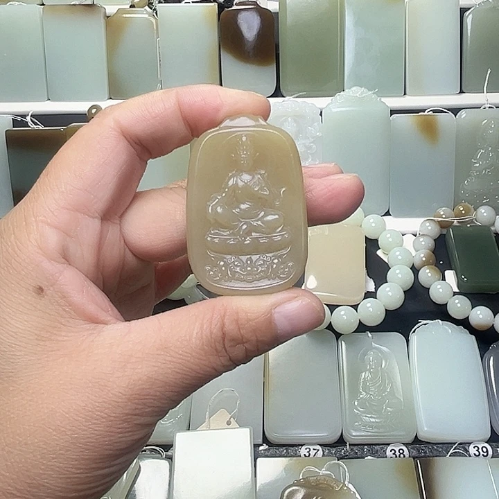 颈饰未镶嵌和田玉诸**温