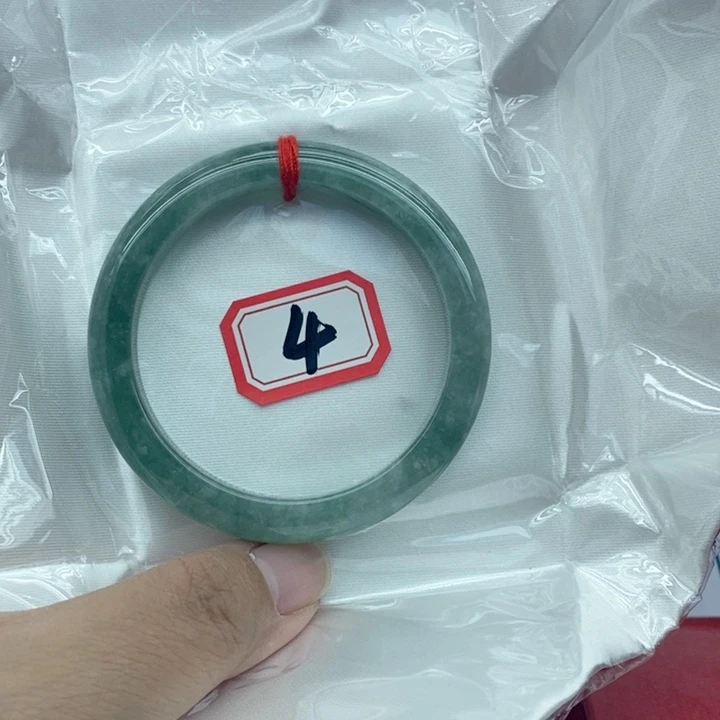 宝***逗翡翠未镶嵌手镯翡翠