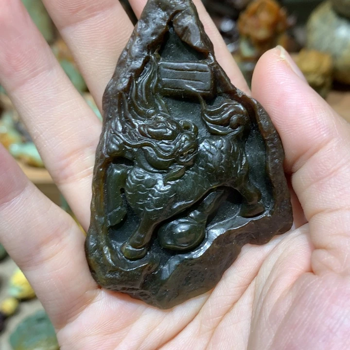 未镶嵌岫岩河磨玉（透闪石质玉）挂件