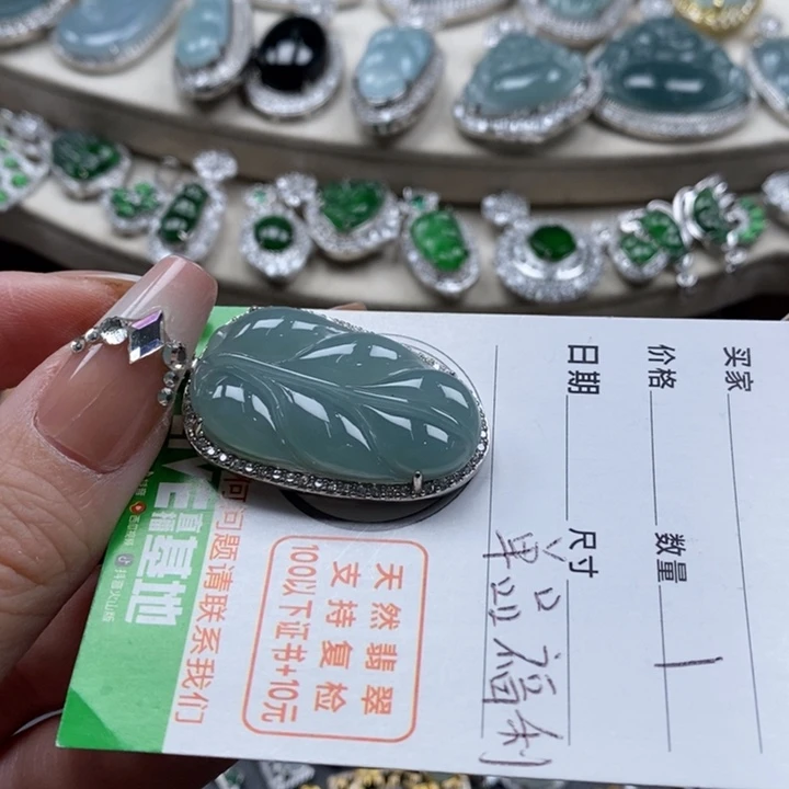 翡翠颈饰未镶嵌翡翠