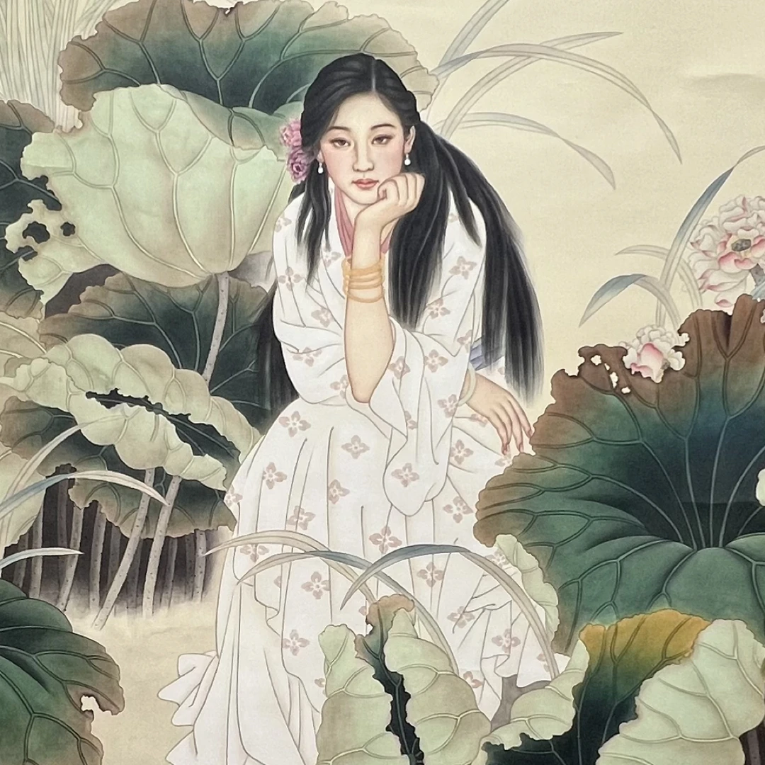 工笔人物画《荷香》材质：绢本 尺寸：轴径185*95cm 轴芯：107*73cm