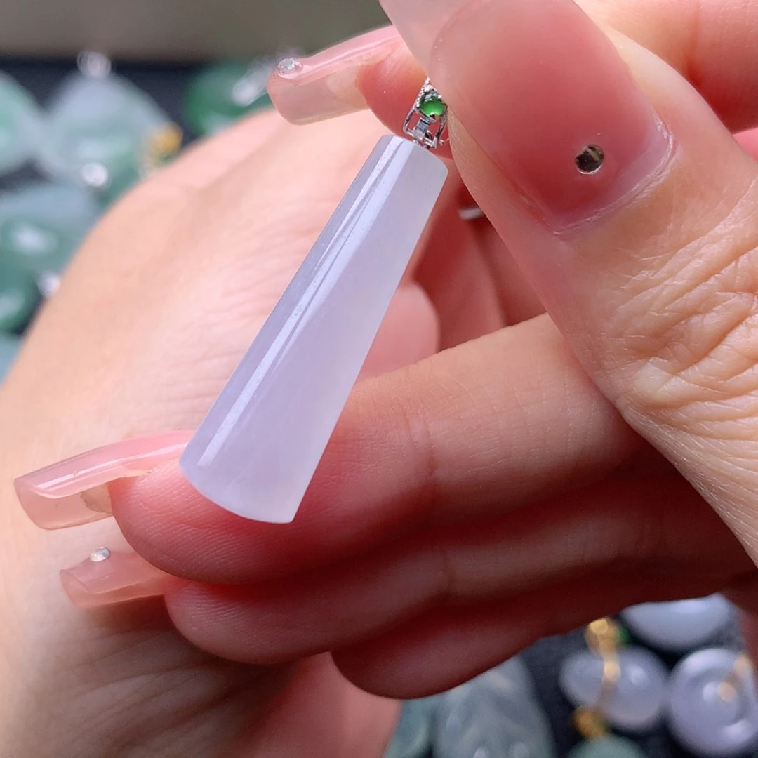 【闪购商品】翡翠18K金镶嵌吊坠(赠链)