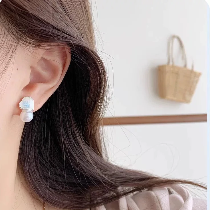 铜合金耳饰 高级感轻奢爱心珠珠耳钉女气质甜美耳环精致耳饰E1740