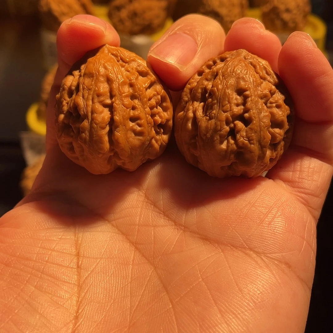 文玩核桃吊坠龙珠