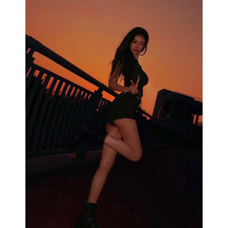 夏季辣妹纯欲休闲百搭设计感小众无袖上衣高腰显瘦黑色短裤热裤女