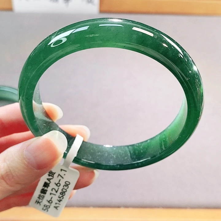 翡翠手镯（圆镯）未镶嵌