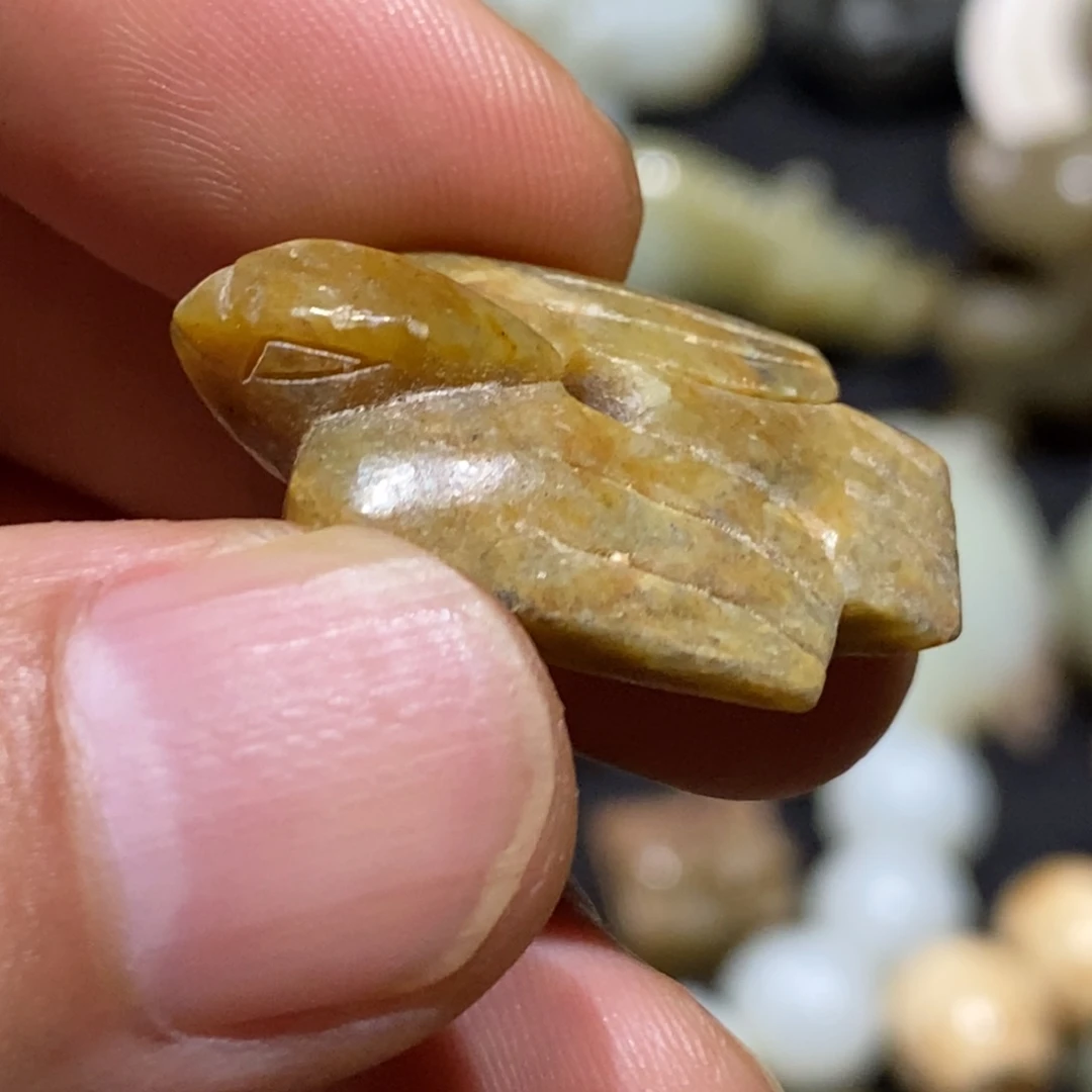 大***花和田玉（糖玉）未镶嵌颈饰
