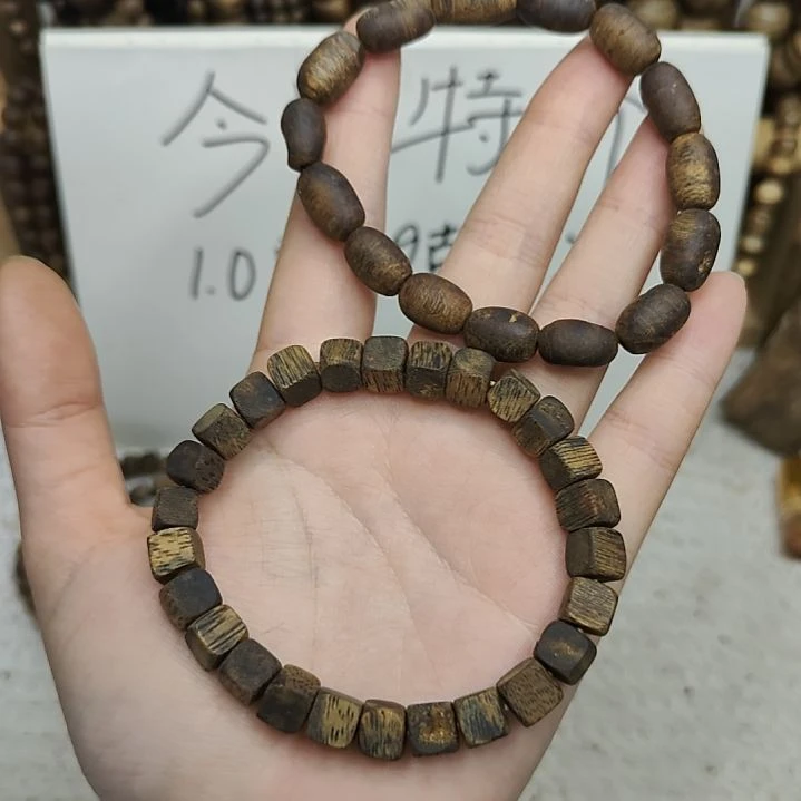 沉香手串卡7方珠+卡八留疤