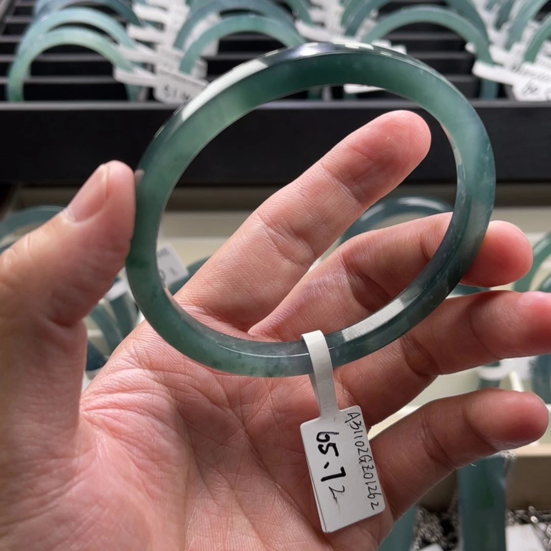 翡翠手镯未镶嵌考****）65.72