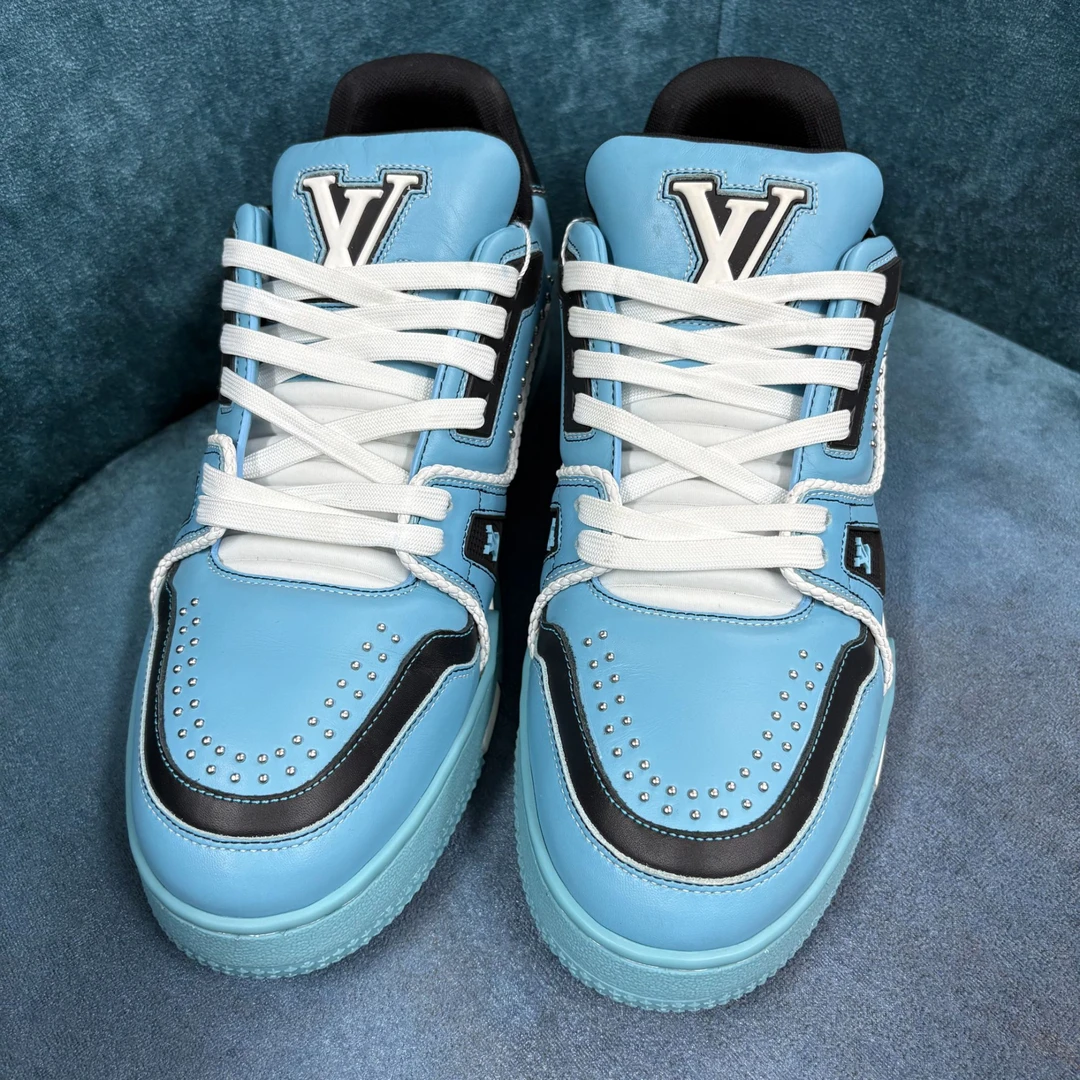99新 LouisVuitton/路易威登 秀款天空蓝配色铆钉奢鞋