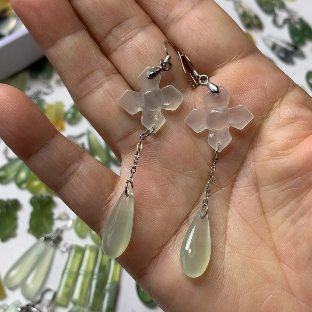 未镶嵌蛇纹石玉耳环