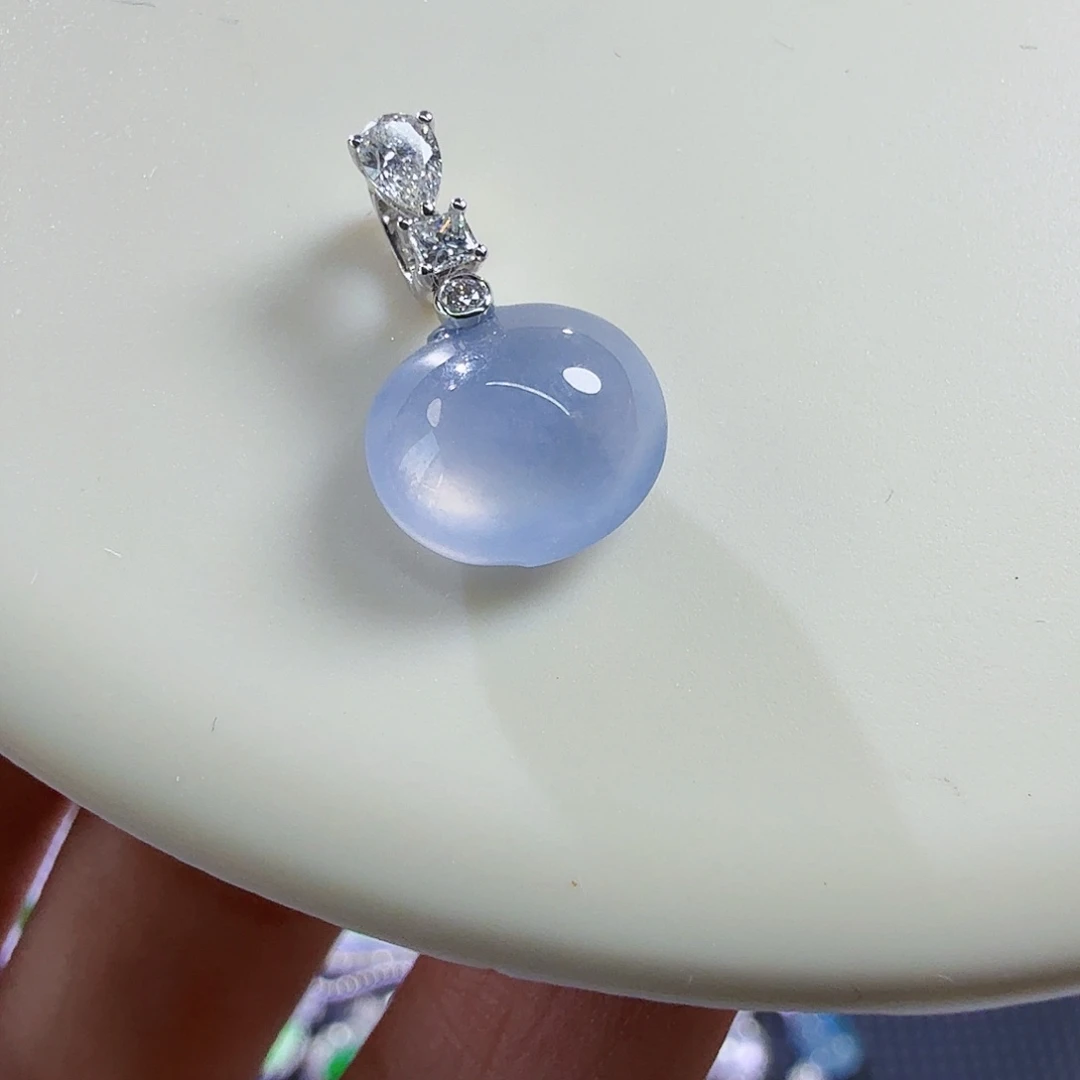 翡翠18K金镶嵌颈饰桃子