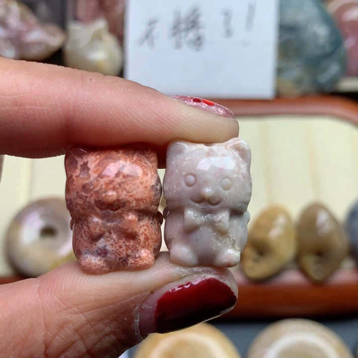 硅化珊瑚（珊瑚玉）颈饰足银镀金镶嵌