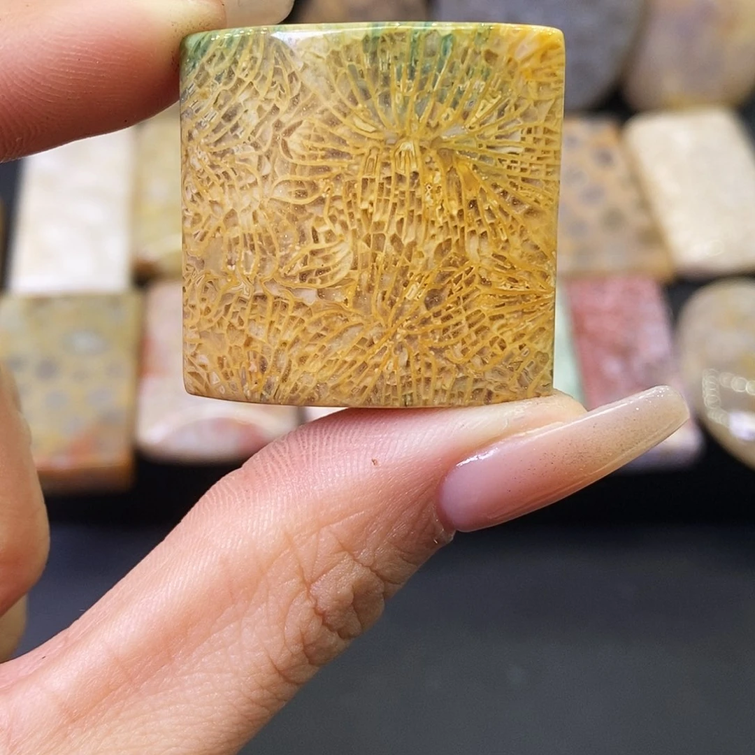 硅化玉颈饰合金春**月