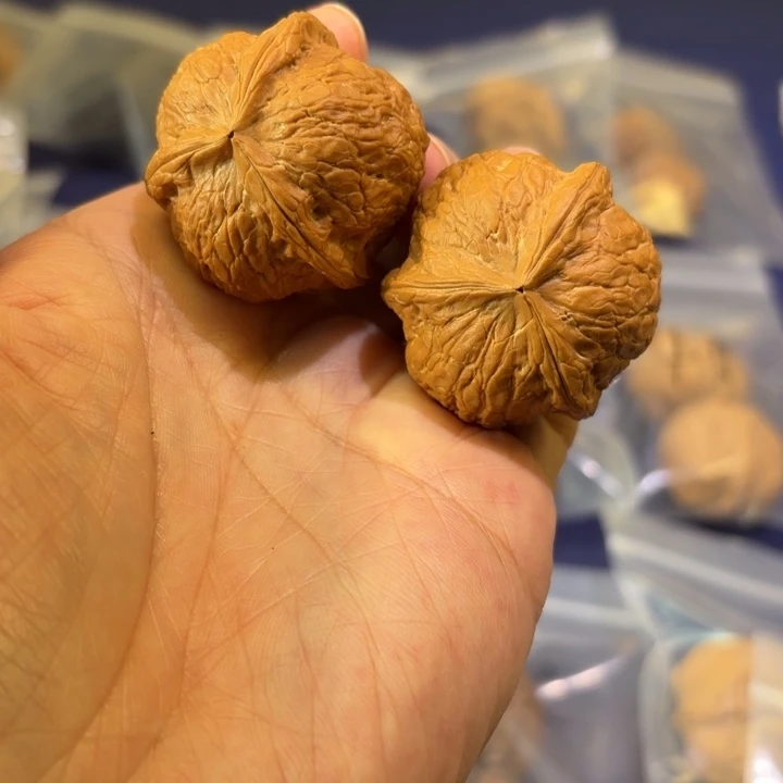 吊坠文玩核桃鸡足山球奔