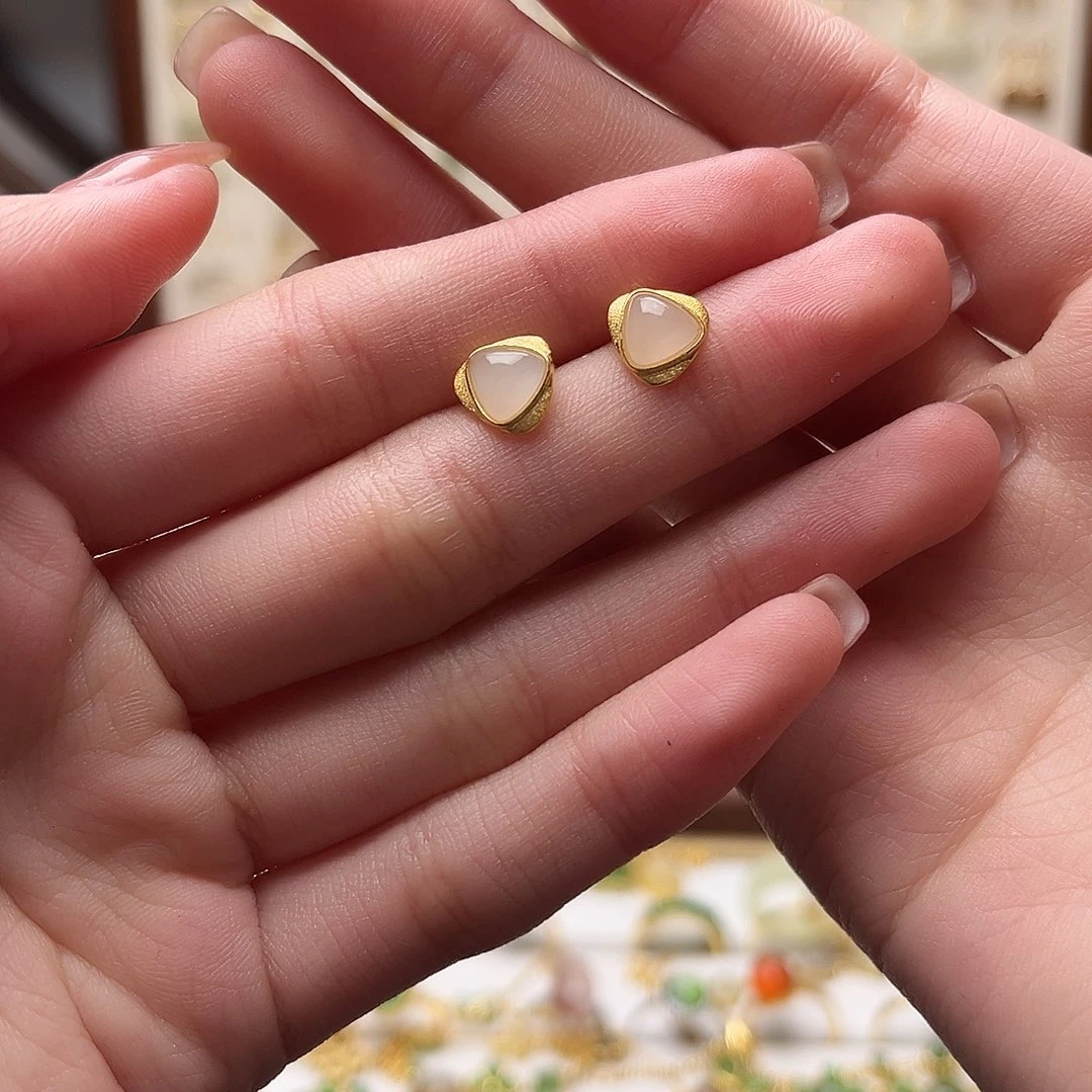 和田玉未镶嵌耳饰