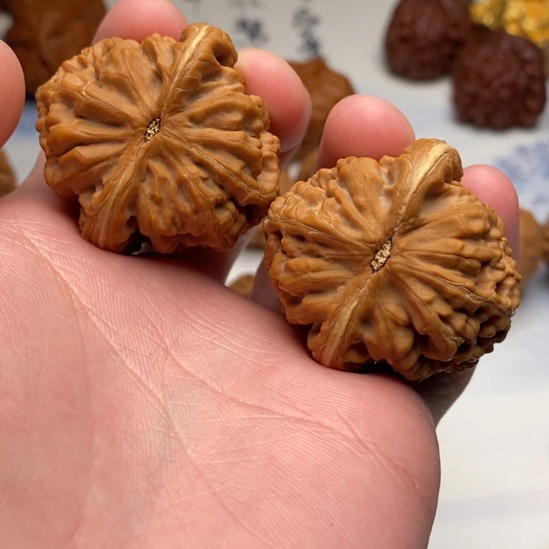 S***生文玩核桃把件锦鲤