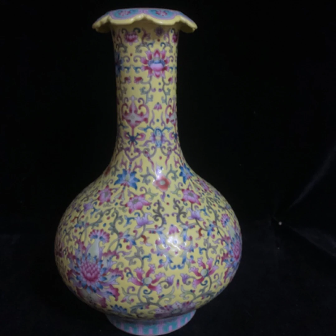 景德镇市艺术瓷厂生产的花瓶