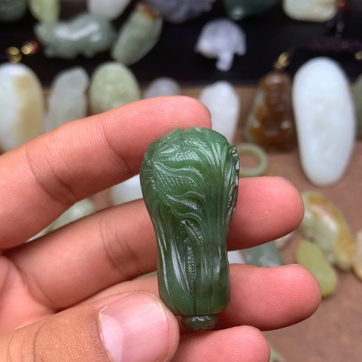 颈饰未镶嵌和田玉（糖玉）