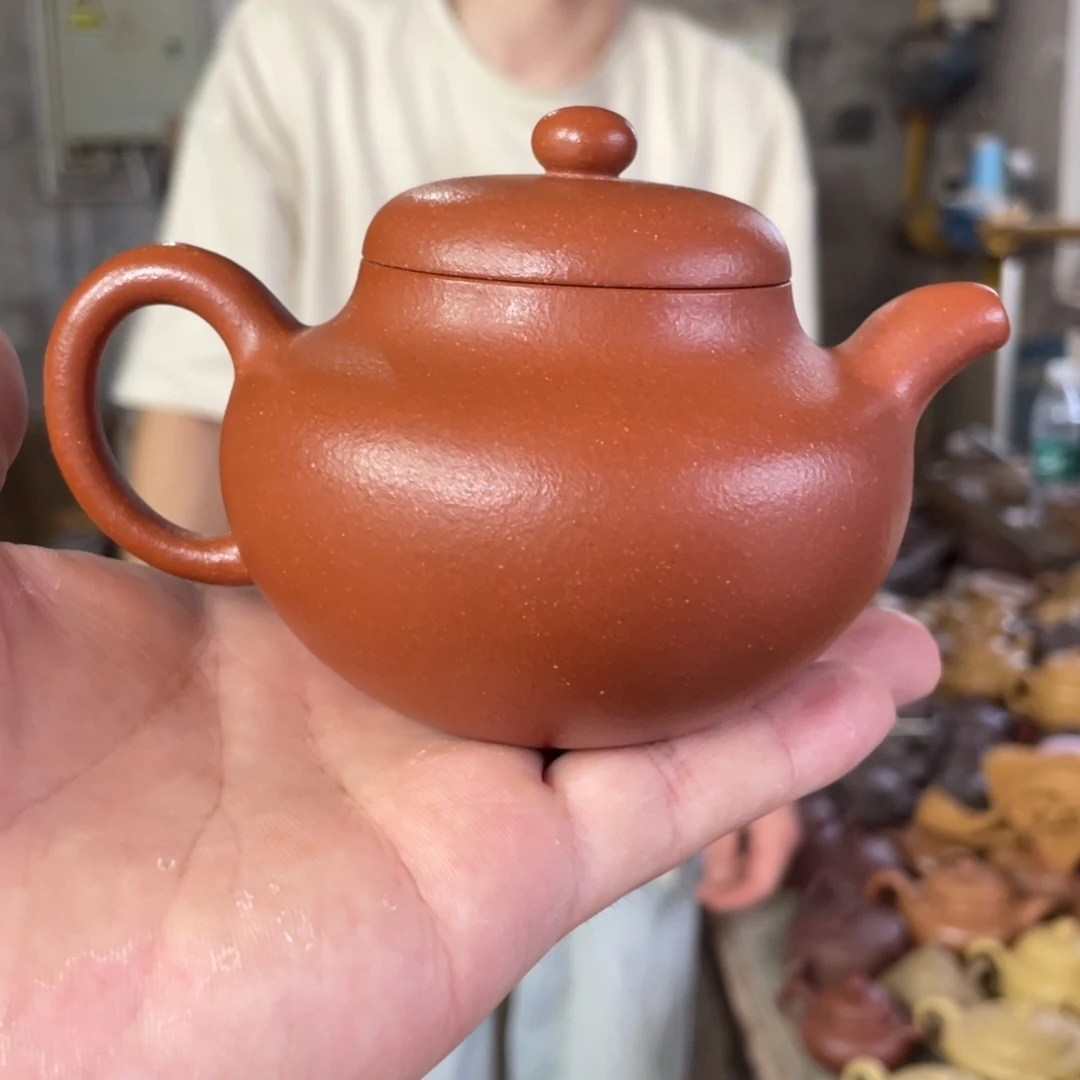 茶壶紫砂       XJ。柿圆。 红降坡。 200C C