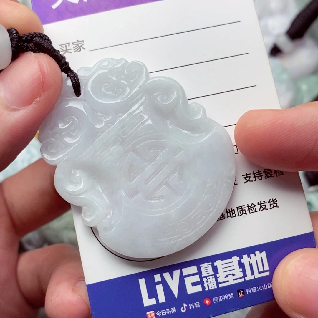 翡翠挂件未镶嵌翡翠