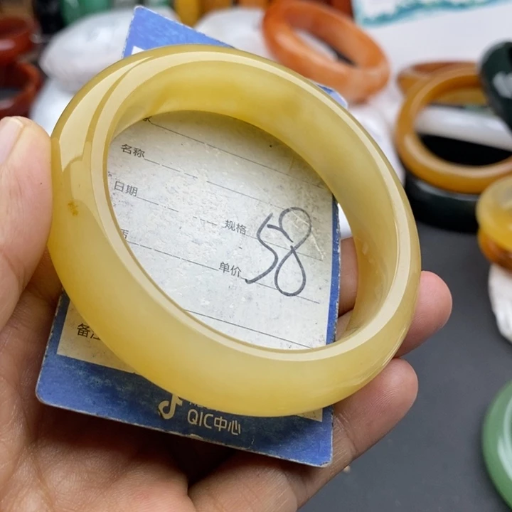 石英质玉未镶嵌手镯