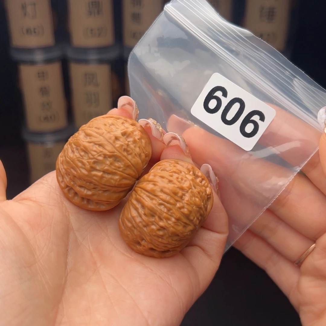 下***.文玩核桃吊坠铁锤