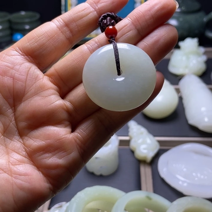 和田玉未镶嵌车挂