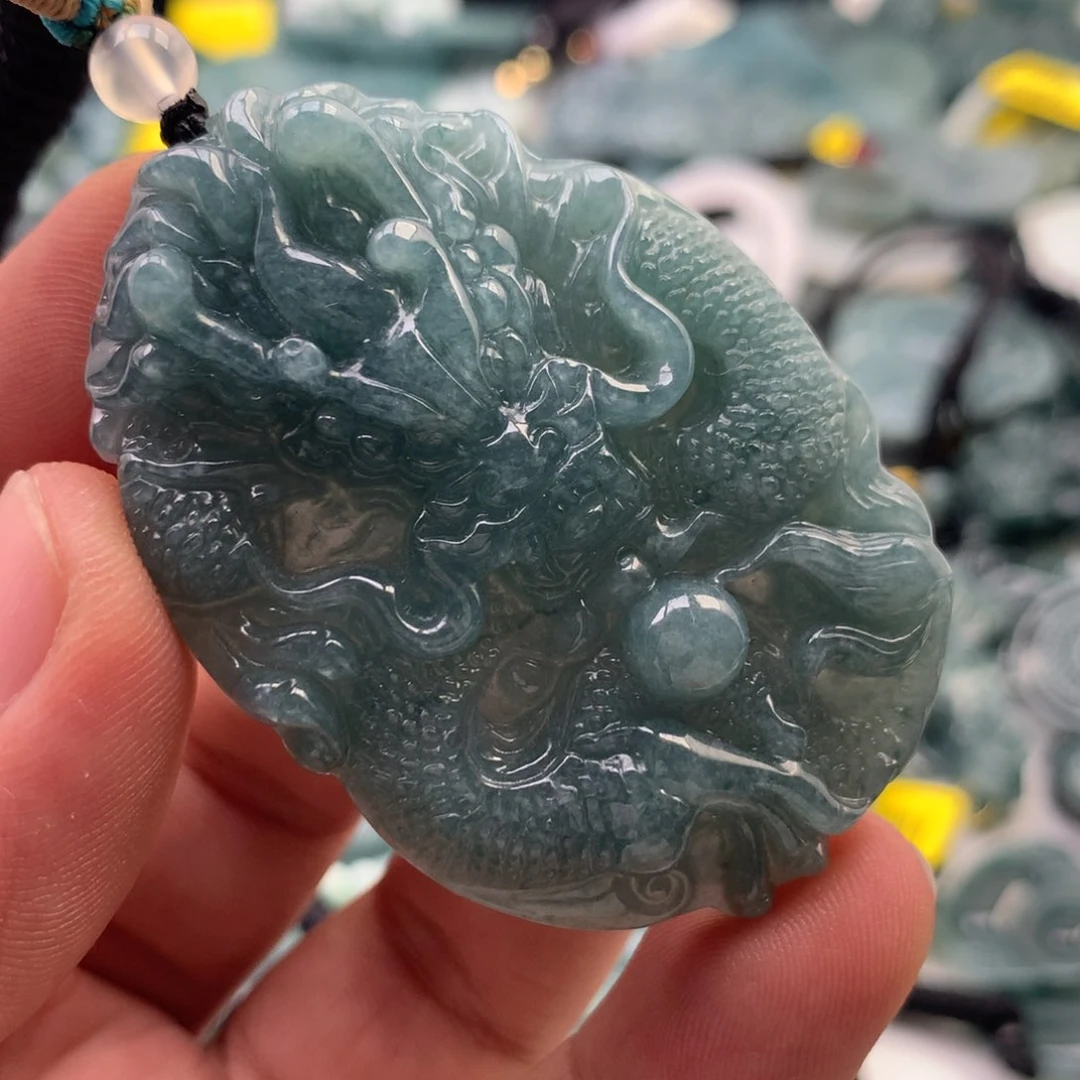 颈饰未镶嵌翡翠龙牌