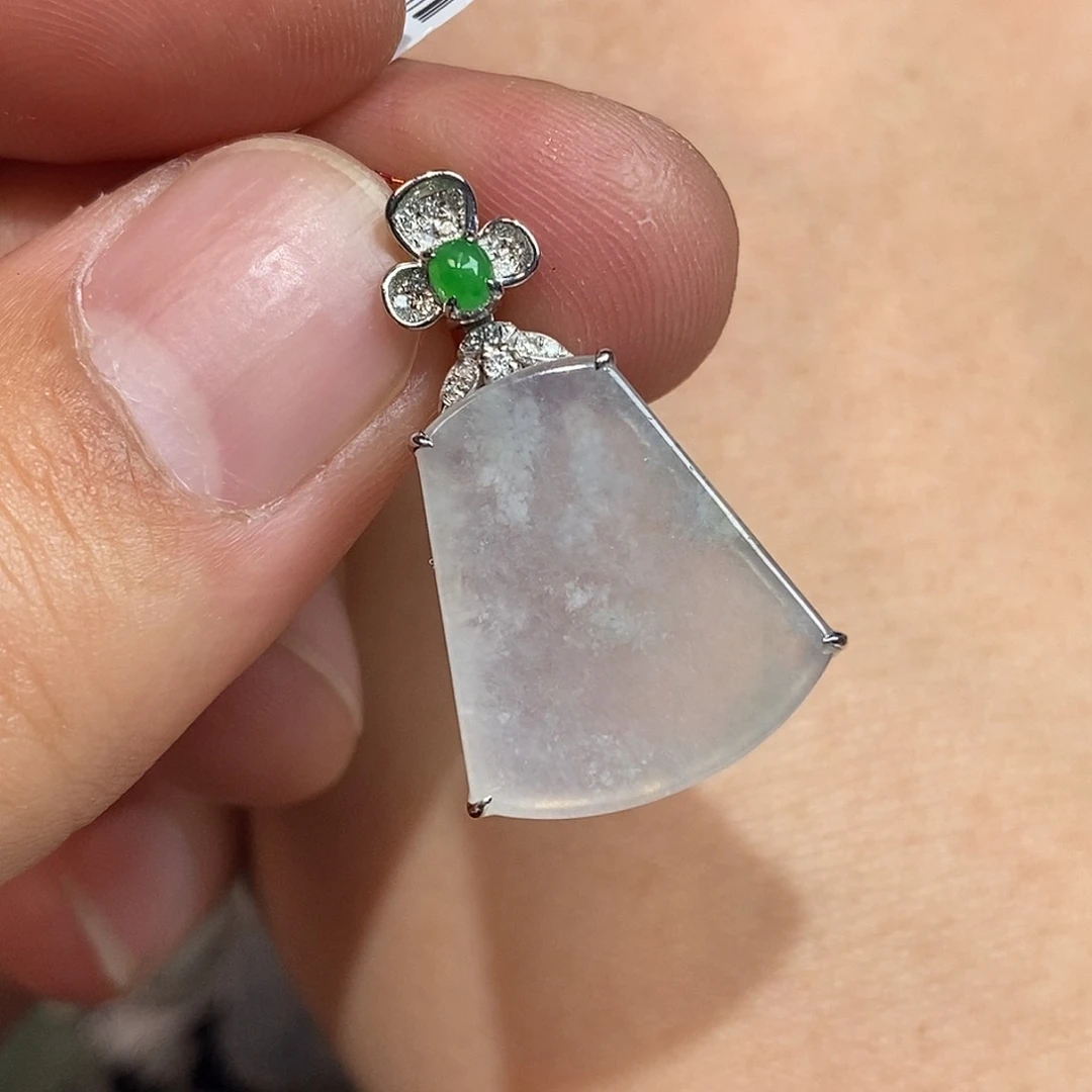 翡翠颈饰18K金镶嵌无事牌