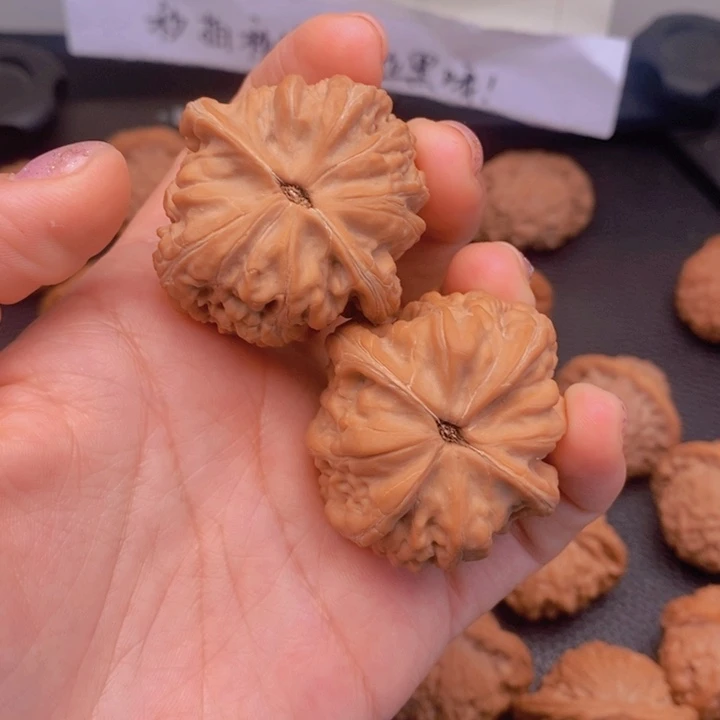 文玩核桃吊坠菩*树赤龙鸡心