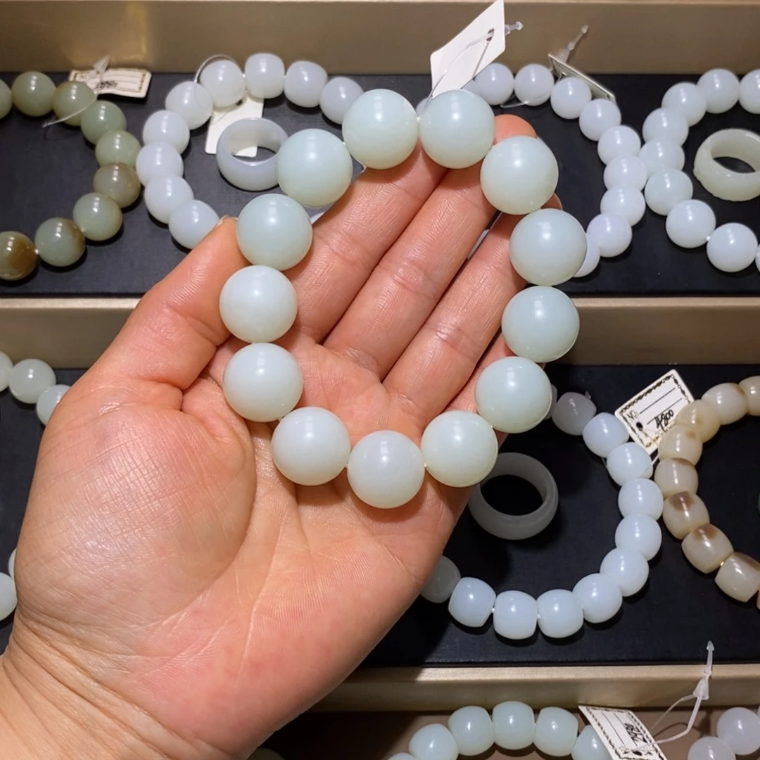 大***哥和田玉未镶嵌手链