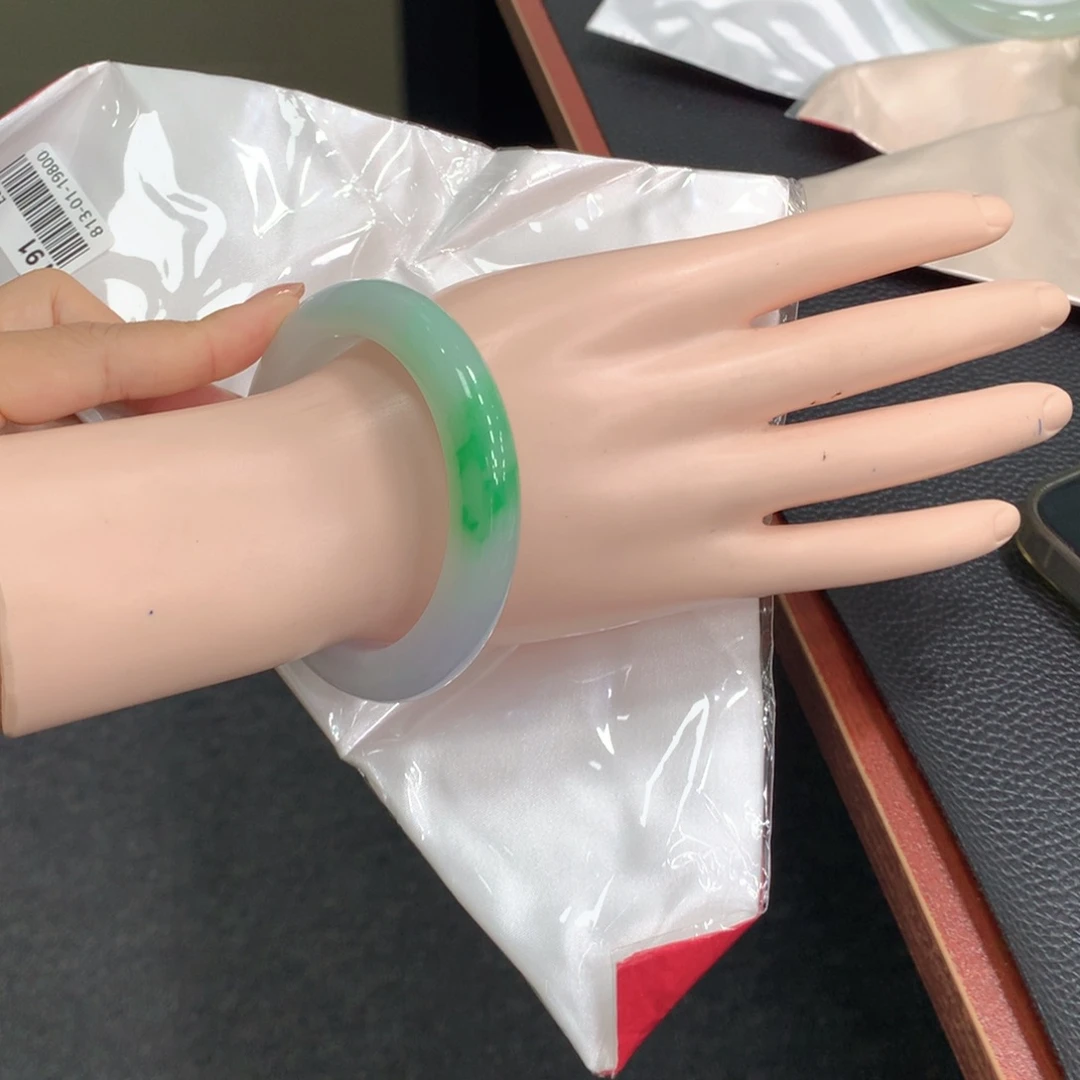 翡翠手镯未镶嵌翡翠