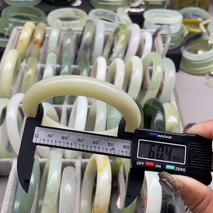 蛇纹石玉未镶嵌手镯79