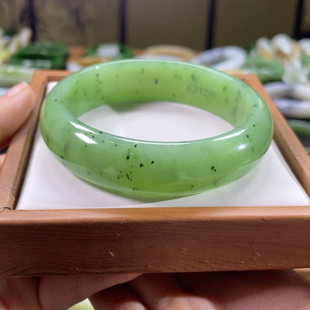 和田玉未镶嵌手镯62圈