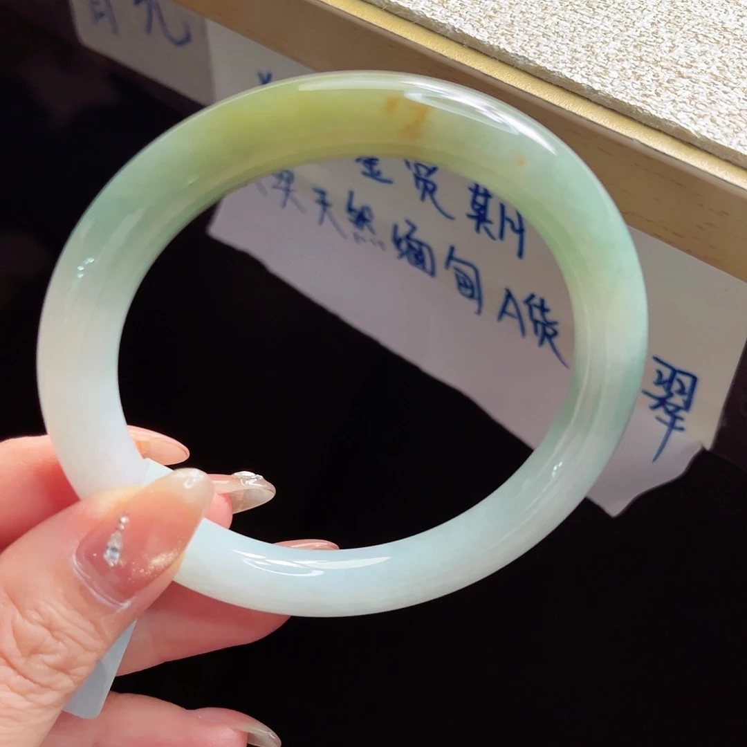 翡翠未镶嵌手镯手镯