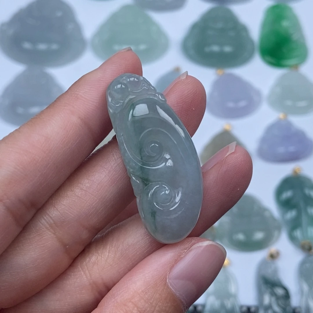 翡翠未镶嵌颈饰如意