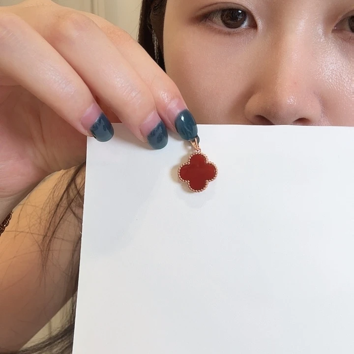 18K金镶嵌颈饰玛瑙/玉髓四叶草mq