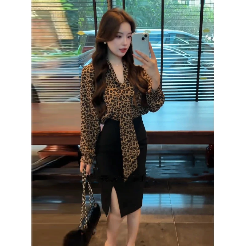 春季穿搭一整套女装2025春季新款时尚豹纹衬衫＋开叉半身裙两件套