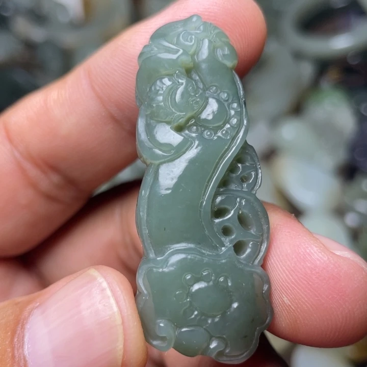 和田玉未镶嵌颈饰