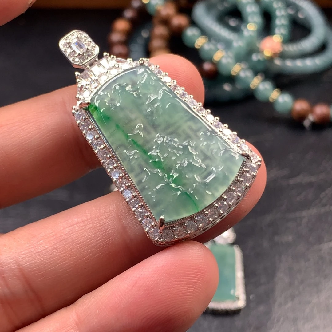 黎***好翡翠未镶嵌颈饰山水