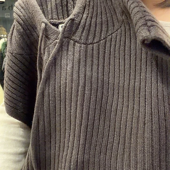 黑色或浅棕色等为宜