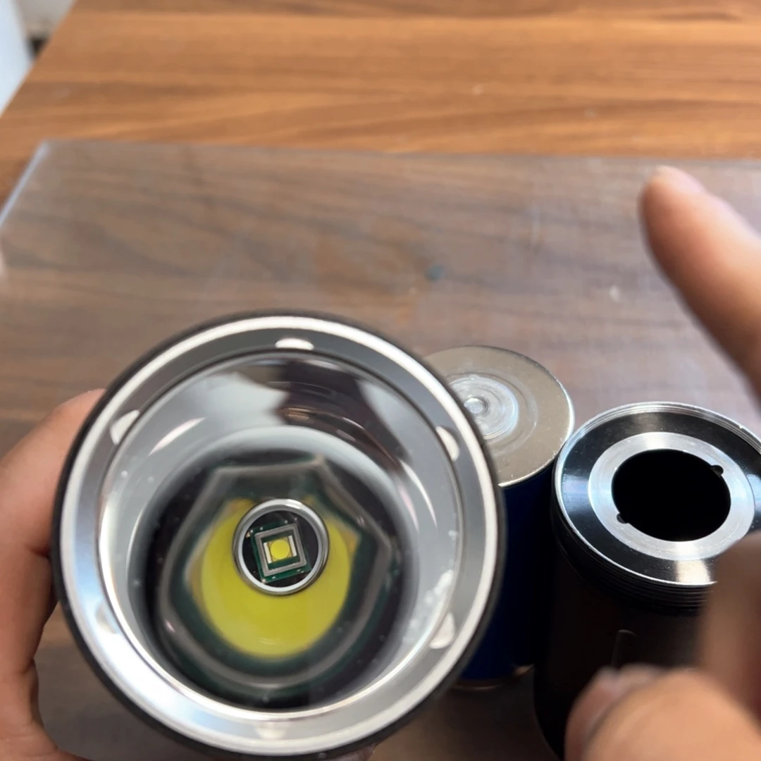 46950强光照射手电筒