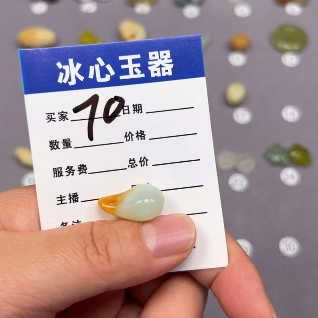 蛇纹石玉未镶嵌颈饰如**动微瑕