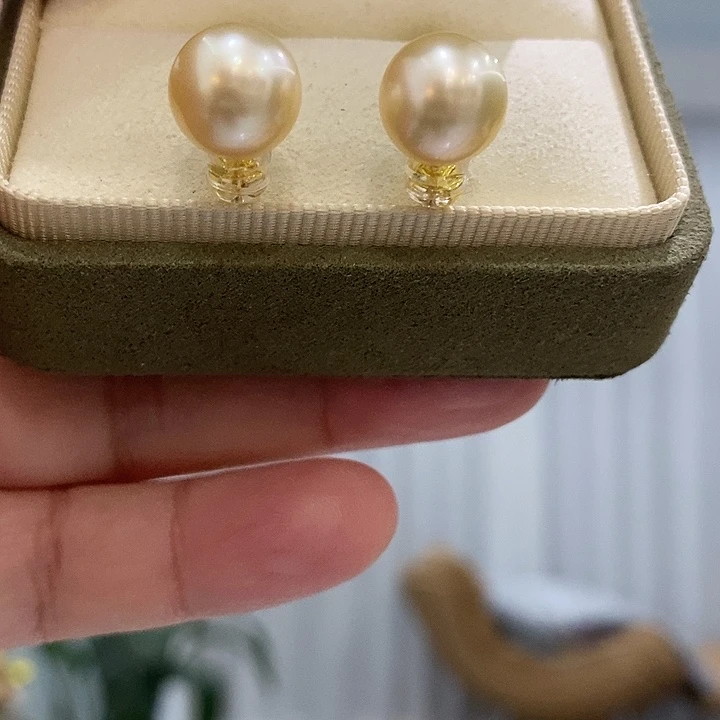 18K金镶嵌海水珍珠耳饰