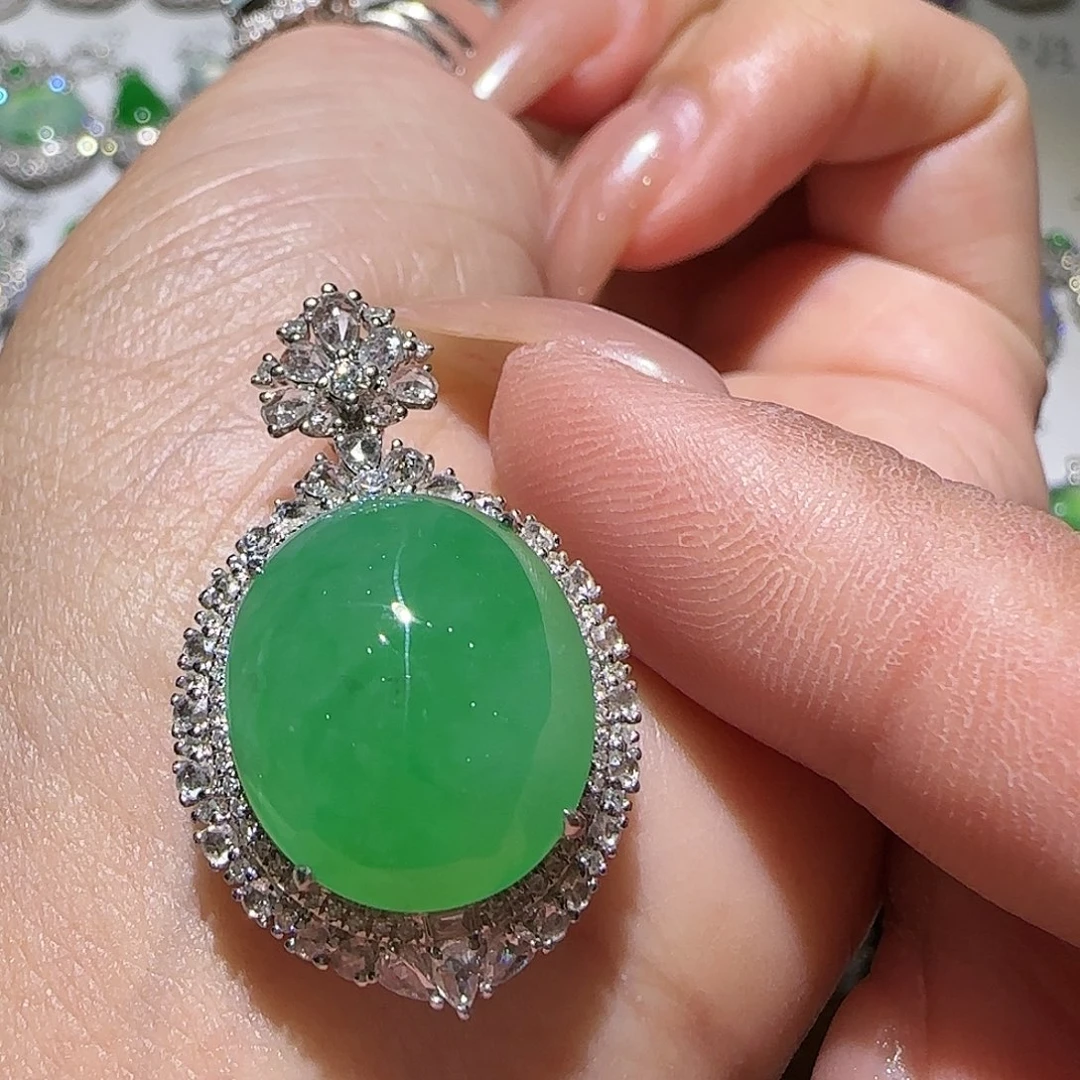 【闪购商品】颈饰18K金镶嵌翡翠天然