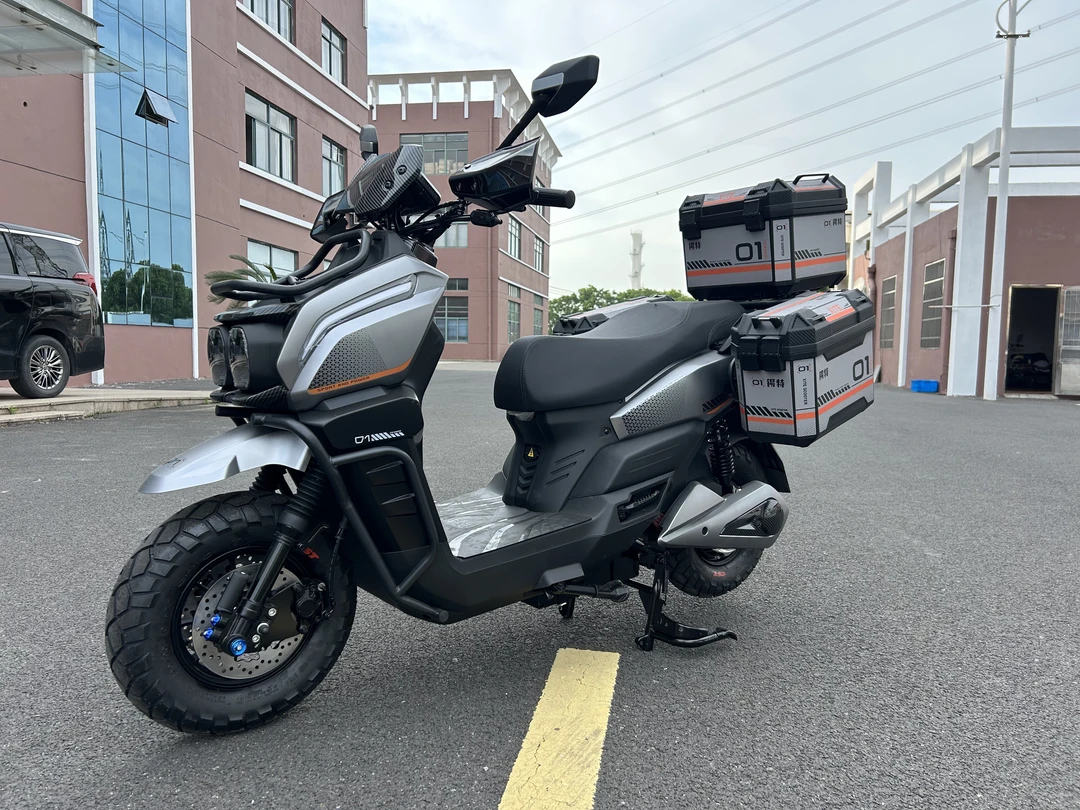 锡特锡特坦克裸车4000w液冷瓦片电机72v高速电动摩托车可上牌包邮