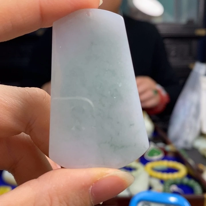 宇***讯翡翠未镶嵌颈饰翡翠吊坠
