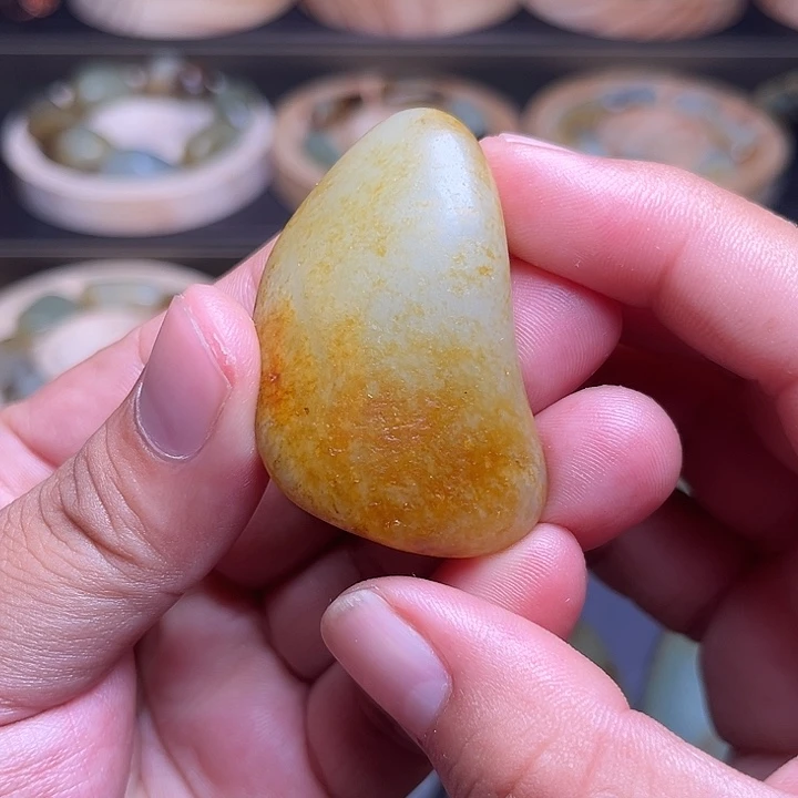 万***水和田玉未镶嵌颈饰