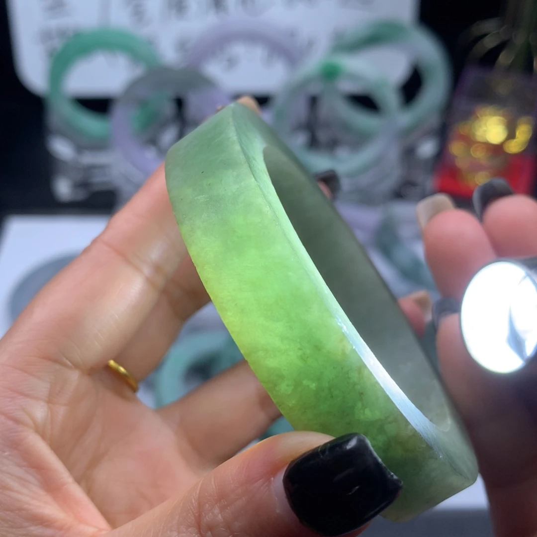 定制翡翠未镶嵌手镯